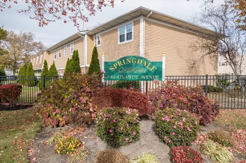 1 Atlantic Ave #28, Farmingdale, NY 11735