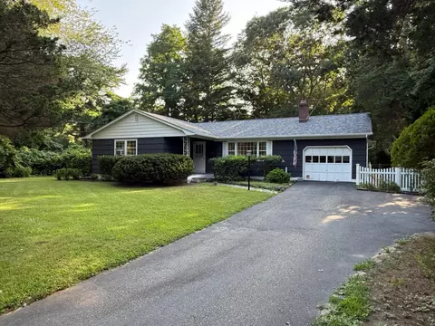 88 Westfield Rd, Coram, NY 11727