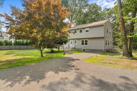 404 Oxhead Rd, Stony Brook, NY 11790