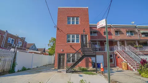 1011 E 221st St, New York, NY 10469