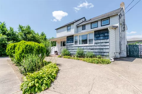 2962 Deen St, Oceanside, NY 11572