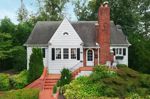 226 Nassau Ave, North Hempstead, NY 11030