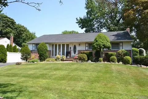 348 Town Line Rd, Commack, NY 11725