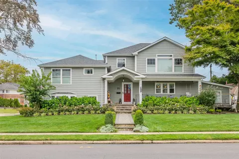 91 Westbury Ave, Plainview, NY 11803
