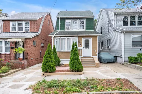 61-27 160 St, New York, NY 11365