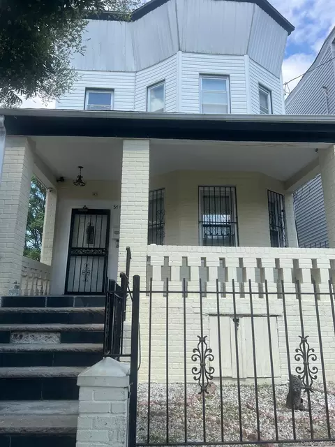 37-13 104th St, New York, NY 11368