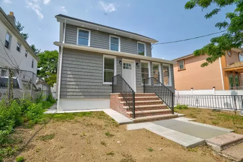 10944 141st St, Jamaica, NY 11435