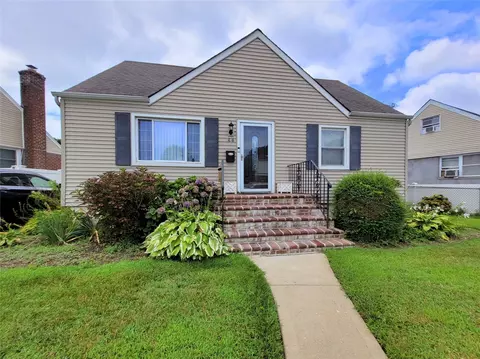 44 Circle Dr, Hempstead, NY 11550
