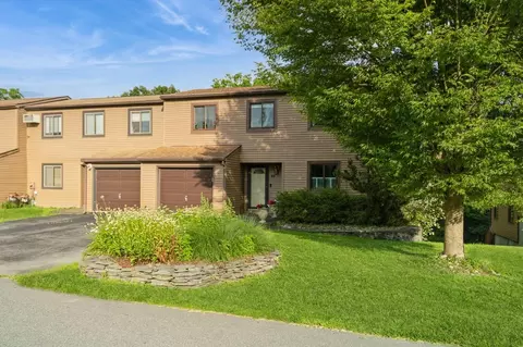 25 Walnut Ct, Fishkill, NY 12524