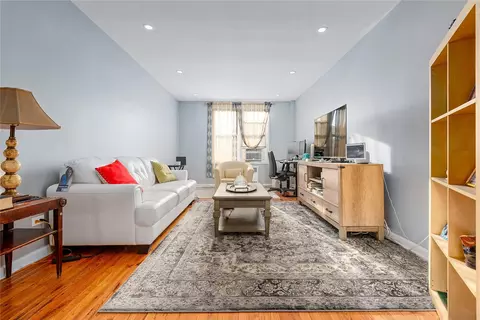 6730 Clyde St #5T, New York, NY 11375