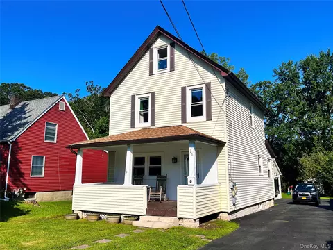 28 Maple St, Cornwall, NY 12518