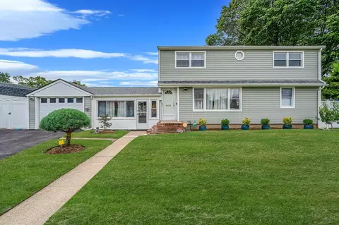 1031 Jerome Rd, Franklin Square, NY 11010