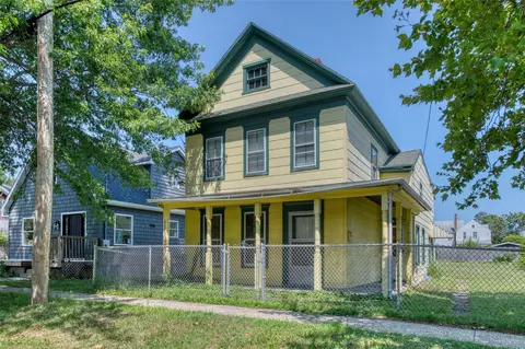 330 2nd St, Greenport, NY 11944