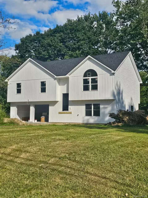 17 Carpenter Rd, Rock Tavern, NY 12575