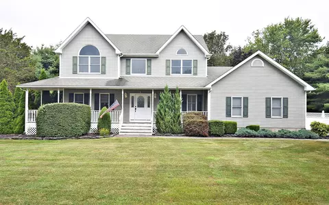 6 Cotton Tail Ct, Wading River, NY 11792