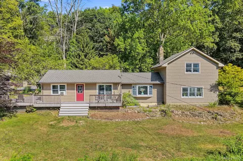 407 Fort Van Tyle Rd, Port Jervis, NY 12771