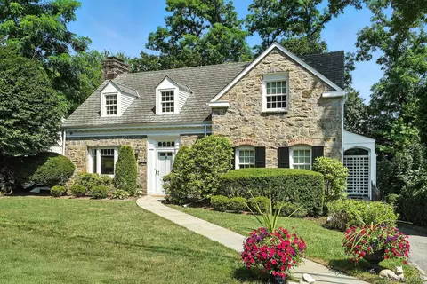 14 Ridgecrest E, Scarsdale, NY 10583