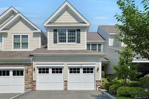 26 Dennis Ln, Mount Pleasant, NY 10570