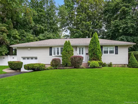 5 Tennyson Dr, Clarkstown, NY 10954