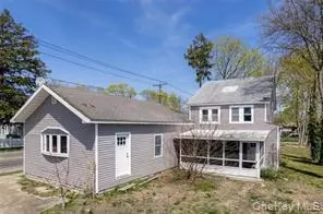 87 Avery Ave, Patchogue, NY 11772