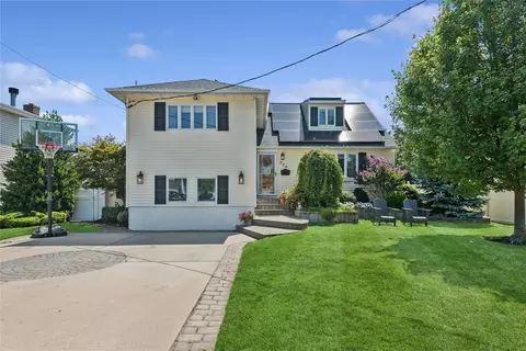 239 W End Ave, Massapequa, NY 11758