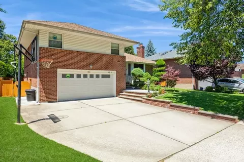 50 Edgewood Dr, New Hyde Park, NY 11040