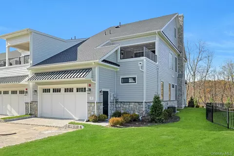 22 Carriage Ln, Mount Pleasant, NY 10514