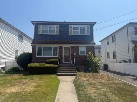 110 Evergreen Ave, Lynbrook, NY 11563