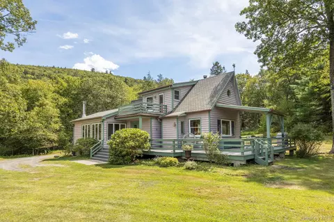 128 Newcut Rd, Woodstock, NY 12498