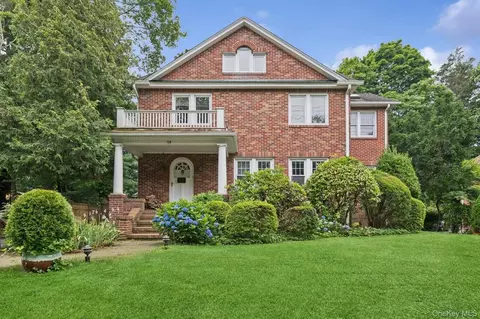 79 Red Ground Rd, North Hempstead, NY 11577