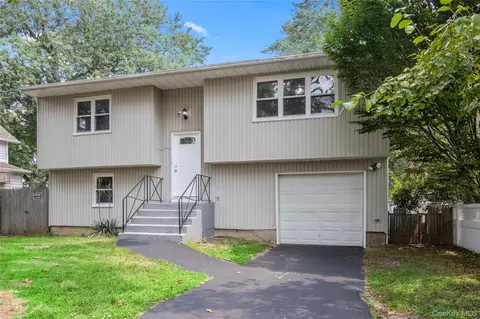 426 5th St, East Northport, NY 11731
