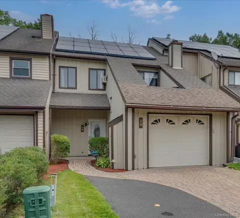 28 Country Club Dr, Florida, NY 10921