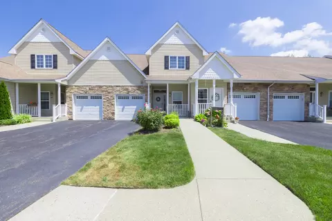 36 Rose Ln, Mount Sinai, NY 11766