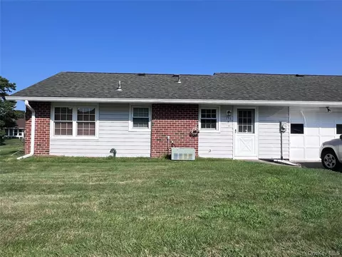 156 Falmouth Ct #B, Ridge, NY 11961