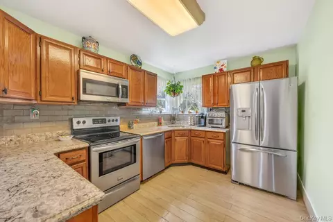 265 Starke Ave, East Meadow, NY 11554