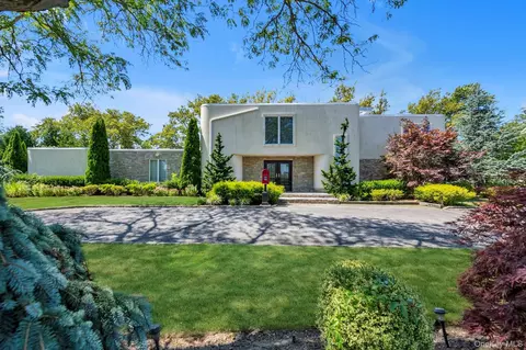 10 Macy Dr, Hewlett, NY 11557