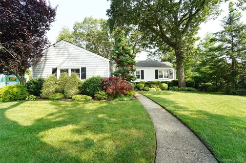 22 Anding Ave, Merrick, NY 11566