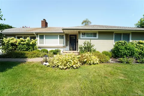 642 Salisbury Park Dr, Westbury, NY 11590