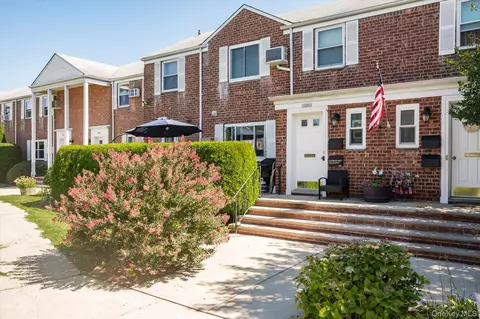 72-29 Little Neck Pkwy #2, Glen Oaks, NY 11004