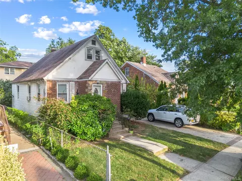 29 Butler Blvd, Elmont, NY 11003