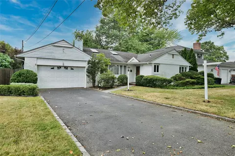 9 Marion St, North Hempstead, NY 11548