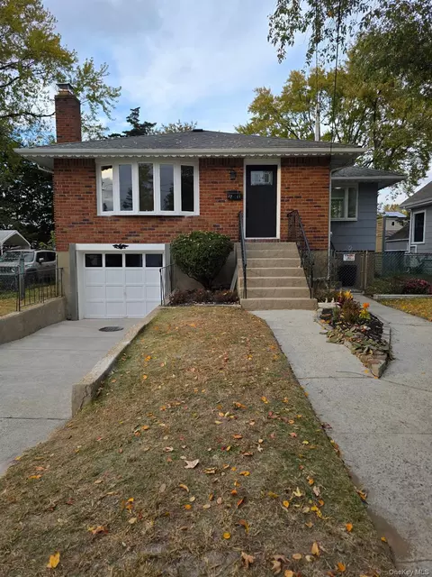 2711 W Alder Rd, Bellmore, NY 11710