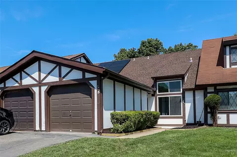 5 Amesworth Ct, Middle Island, NY 11953