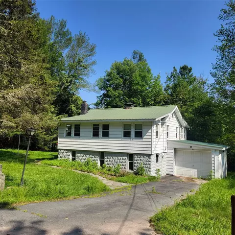 21 E Sullivan Pl, Bethel, NY 12720