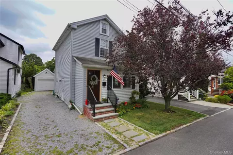 24 Henderson Ave, North Hempstead, NY 11050
