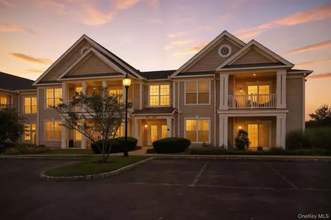1913 Saratoga Ln, Fishkill, NY 12524