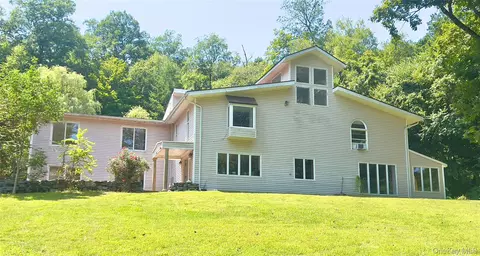 401 Dixon Rd, Carmel, NY 10512