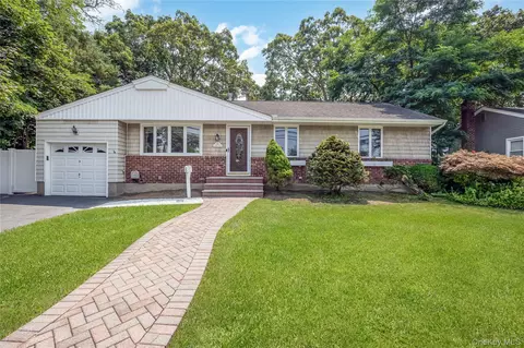 10 Saxon Rd, South Farmingdale, NY 11735