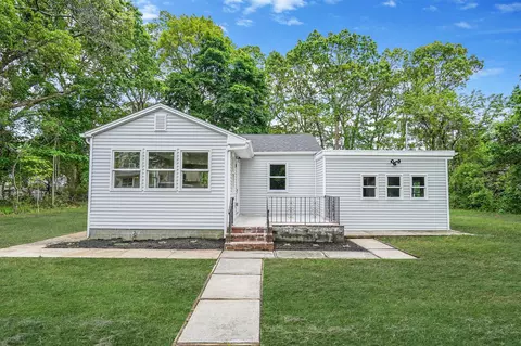 60 Westminster Dr, Shirley, NY 11967