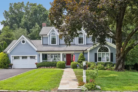 11 Gladstone Rd, New Rochelle, NY 10804